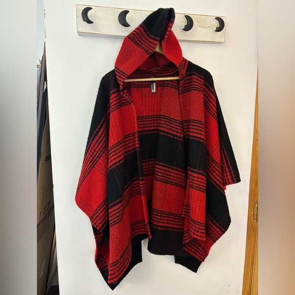 Express Red & Black Plaid Boucle Knit Hooded Open Front Poncho - Picture 2 of 7